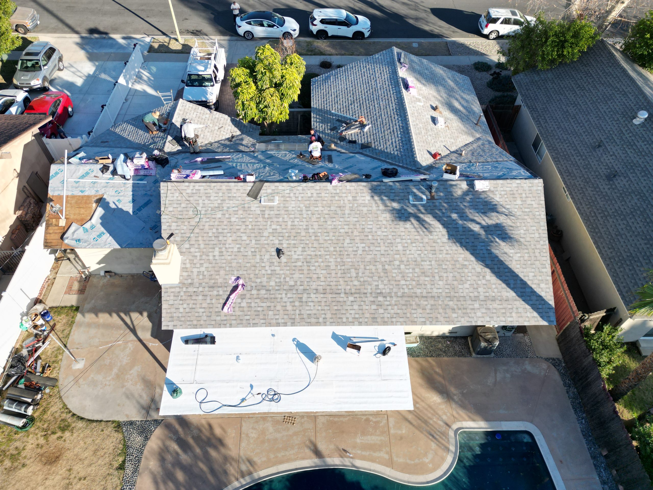 New roof covering installed in Chatsworth, Los Angeles