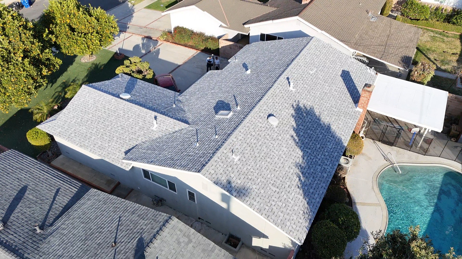 New roof covering being installed in Northridge, Los Angeles